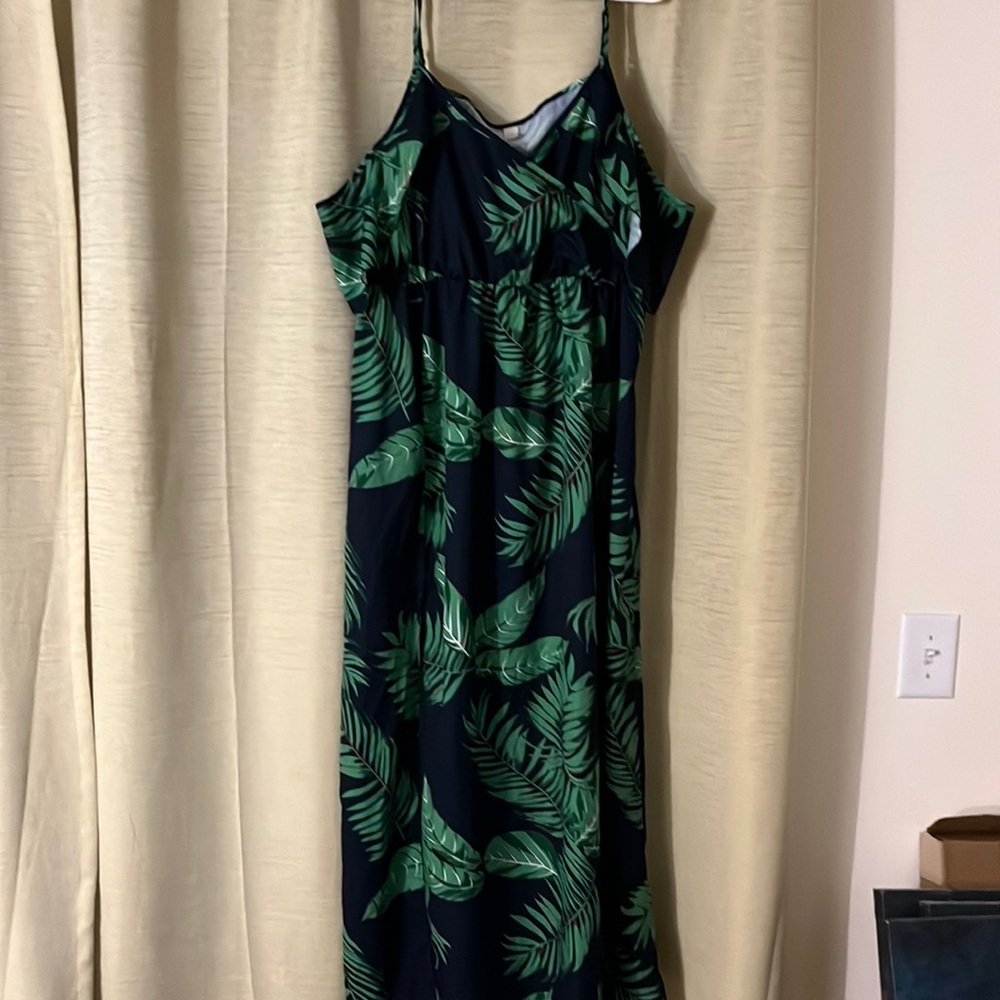 Leaf print maxi dress